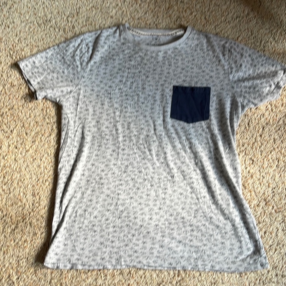 Denim & Flower tee shirt. Marked XL but definitely a medium. Cool pattern.